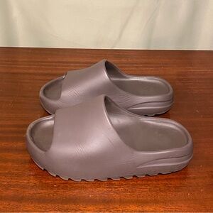 Adidas Yeezy Originals Slippers YZY luxury Foam Sandals 40S /W8/ Mens 7/Youth 7Y